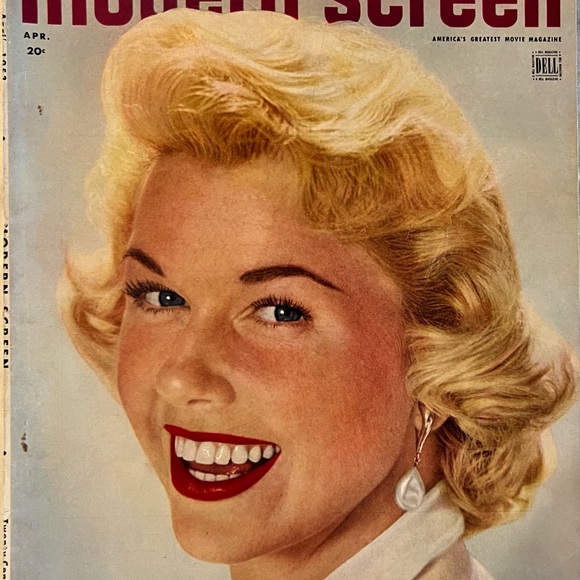Go back to old Hollywood with these classic vintage magazines from 1940s-1950s. - Picture 13 of 14